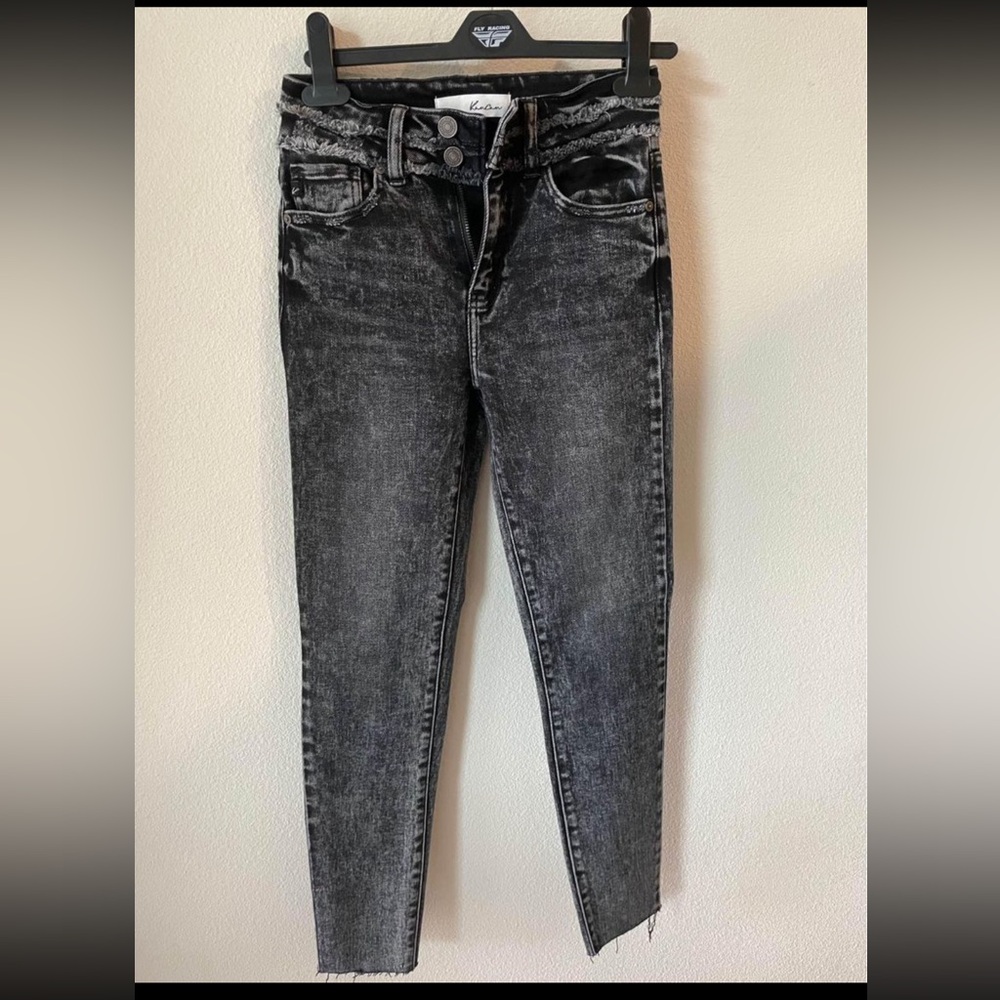 LIKE NEW! Acid wash Kancan jeans